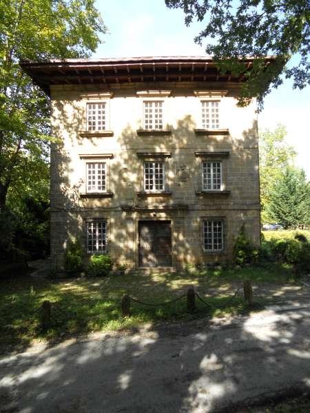 Palacio De Urdanibia